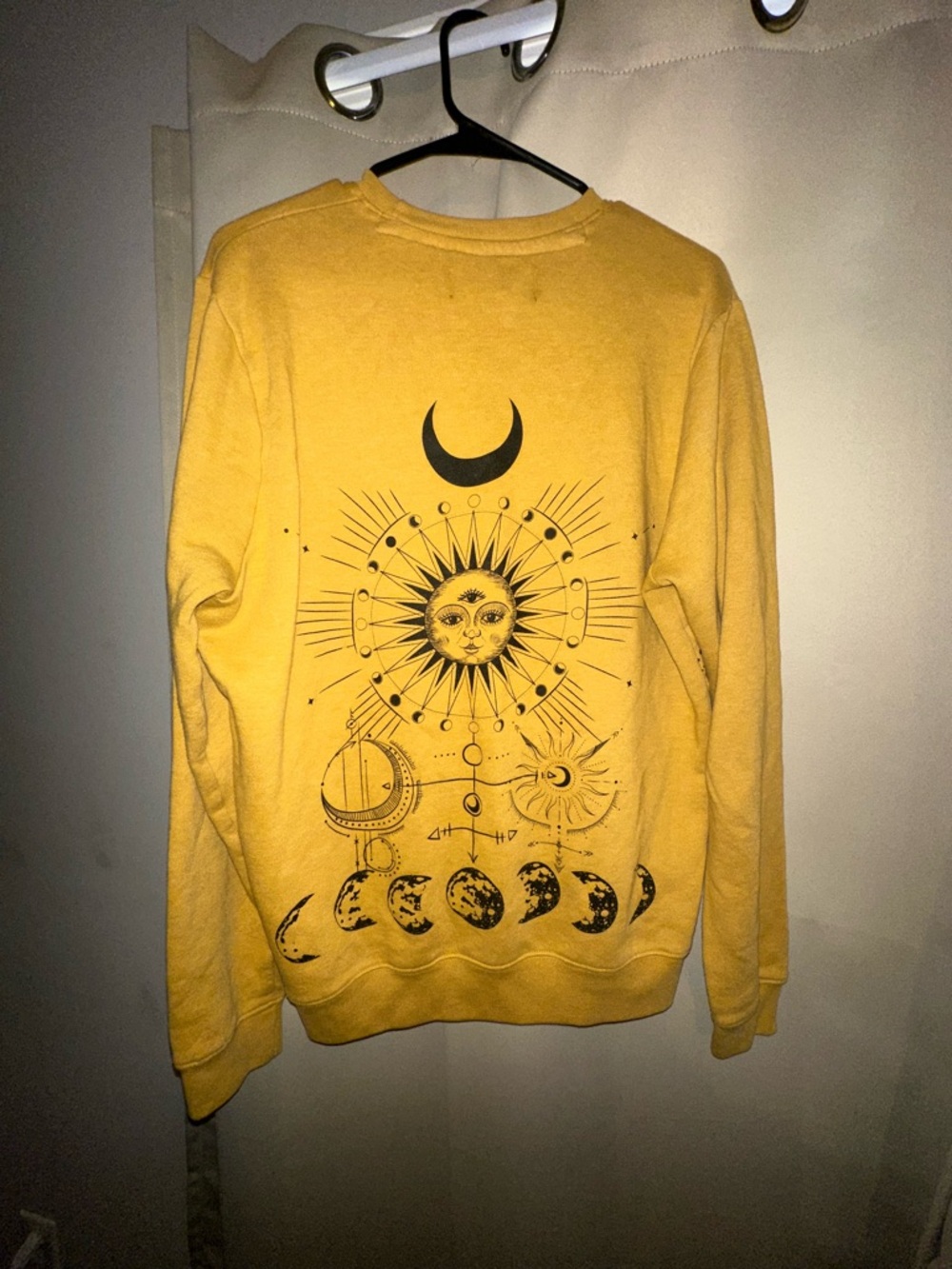Blind rooster yellow Celestial Graphic Crewneck Sweatshirt men’s size medium